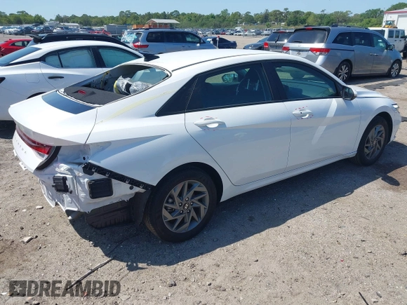 2024 Hyundai Elantra SEL z VIN KMHLM4DG1RU721834, wystawiony jako IAAI lot #41989186 z przebiegiem 19 877 mil mil oraz . Historia ofert i sprzedaży dostępna na DreamBid. Obrazek 4.