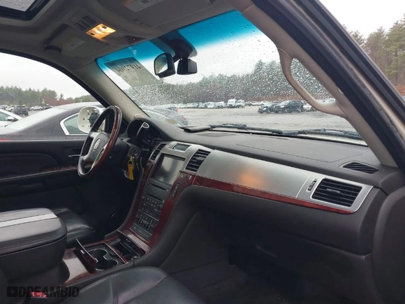 2008 Cadillac Escalade with VIN 1GYFK63808R108080, listed as a IAAI auction lot 41972904 with 135,435 mi miles. Bid and sale history available at carsss.com. Image 5.