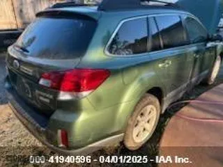 2013 Subaru Outback 2.5i Premium with VIN 4S4BRBCC8D3304189, listed as a IAAI auction lot 41940596 with 174,547 mi miles. Bid and sale history available at carsss.com. Image 6.