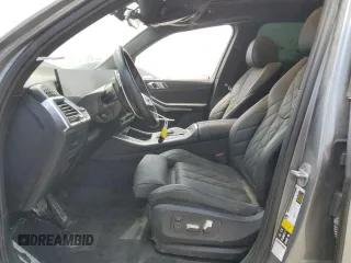 2024 BMW X5 xDrive40i z VIN 5UX23EU07R9T54418, wystawiony jako Copart lot #58960045 z przebiegiem 23 591 mil mil oraz Tytuł czysty. Historia ofert i sprzedaży dostępna na DreamBid. Obrazek 7.