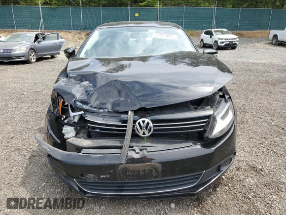 2014 Volkswagen Jetta SEL with VIN 3VWL17AJ2EM440524, listed as a Copart auction lot 61206685 with 104,987 mi miles and Salvage title. Bid and sale history available at DreamBid. Image 5.