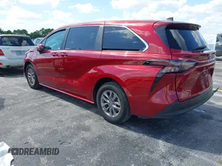 2024 Toyota Sienna LE with VIN 5TDKRKEC4RS188352, listed as a IAAI auction lot 42002909 with 28,307 mi miles. Bid and sale history available at carsss.com. Image 3.