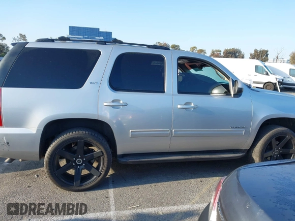 2010 GMC Yukon SLT with VIN 1GKUCCE00AR255901, listed as a IAAI auction lot 42149960 with 196,014 mi miles. Bid and sale history available at carsss.com. Image 13.