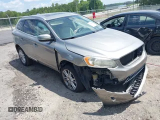 2015 Volvo XC60 T5 Drive-E Premier z VIN YV440MDB7F2613778, wystawiony jako IAAI lot #42137585 z przebiegiem 170 133 mil mil oraz . Historia ofert i sprzedaży dostępna na DreamBid. Obrazek 1.