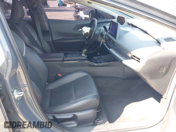 2023 Toyota Prius LE z VIN JTDADABU6P3001399, wystawiony jako IAAI lot #42137395 z przebiegiem 37 716 mil mil oraz . Historia ofert i sprzedaży dostępna na DreamBid. Obrazek 5.