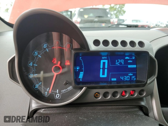 2012 Chevrolet Sonic LT z VIN 1G1JD5SB3C4231033, wystawiony jako Copart lot #56145205 z przebiegiem 43 015 mil mil oraz Szkoda całkowita • Salvage title. Historia ofert i sprzedaży dostępna na DreamBid. Obrazek 9.