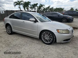 2009 Volvo S40 2.4L с VIN YV1MS382792459041, выставлен на аукционе Copart как лот 72120914 с пробегом 111 834 миль миль и Списание • Salvage title. История ставок и продаж доступна на DreamBid. Изображение 4.