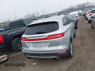 2019 Lincoln MKC Standard with VIN 5LMCJ1D91KUL27746, listed as a IAAI auction lot 41552362 with 94,659 mi miles. Bid and sale history available at carsss.com. Image 17.