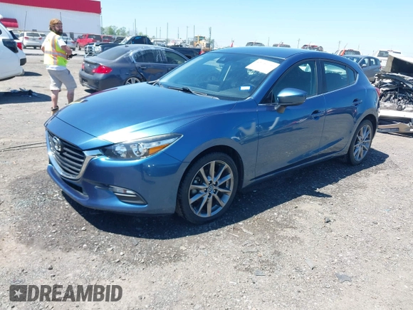 2018 Mazda 3 Touring z VIN 3MZBN1L38JM185142, wystawiony jako IAAI lot #42004450 z przebiegiem 172 096 mil mil oraz . Historia ofert i sprzedaży dostępna na DreamBid. Obrazek 19.