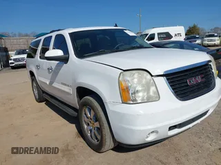 2008 GMC Yukon XL SLT with VIN 1GKFC16038R186997, listed as a IAAI auction lot 41788484 with 202,832 mi miles. Bid and sale history available at carsss.com. Image 1.