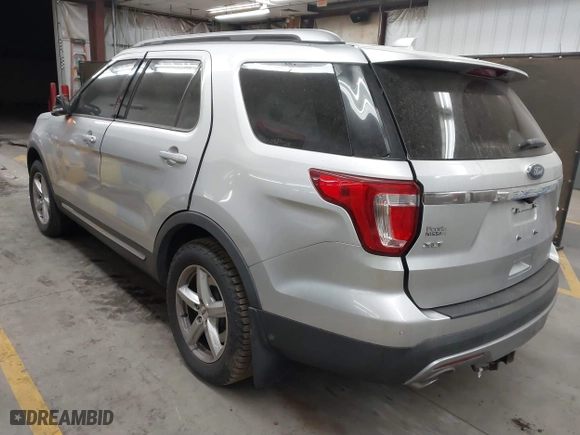 2017 Ford Explorer XLT with VIN 1FM5K8D84HGD99895, listed as a IAAI auction lot 41637419 with 82,128 mi miles. Bid and sale history available at carsss.com. Image 3.