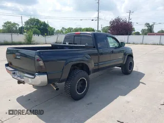 2005 Toyota Tacoma with VIN 5TEUX42N15Z027745, listed as a IAAI auction lot 42527295 with 302,892 mi miles and . Bid and sale history available at DreamBid. Image 4.