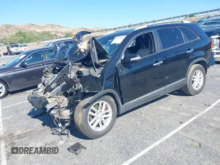 2014 Kia Sorento LX с VIN 5XYKT3A62EG455941, выставлен на аукционе IAAI как лот 42138589 с пробегом Не указан миль и . История ставок и продаж доступна на DreamBid. Изображение 2.