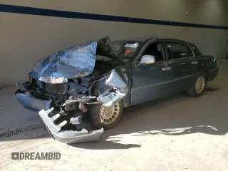 2001 Lincoln Town Car Executive z VIN 1LNHM81W31Y739502, wystawiony jako Copart lot #88121145 z przebiegiem Nie podano mil oraz Szkoda całkowita • Salvage title. Historia ofert i sprzedaży dostępna na DreamBid. Obrazek 1.