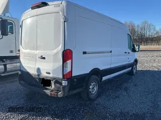 2019 Ford Transit z VIN 1FTYE2CM5KKB51406, wystawiony jako Copart lot #41748155 z przebiegiem 56 635 mil mil oraz Czysty tytuł • Clean title. Historia ofert i sprzedaży dostępna na DreamBid. Obrazek 4.