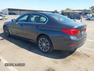 2019 BMW 5 Series 540i с VIN WBAJE5C5XKWW20300, выставлен на аукционе IAAI как лот 42139380 с пробегом 32 802 миль миль и . История ставок и продаж доступна на DreamBid. Изображение 3.