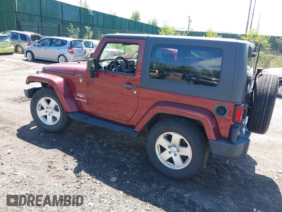 2010 Jeep Wrangler Sahara z VIN 1J4GA5D16AL227053, wystawiony jako IAAI lot #42219421 z przebiegiem 67 174 mil mil oraz . Historia ofert i sprzedaży dostępna na DreamBid. Obrazek 3.