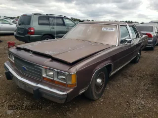 1989 Ford Crown Victoria z VIN 2FABP74F0KX102968, wystawiony jako Copart lot #67621594 z przebiegiem 6413 mil mil oraz Tytuł czysty. Historia ofert i sprzedaży dostępna na DreamBid. Obrazek 1.