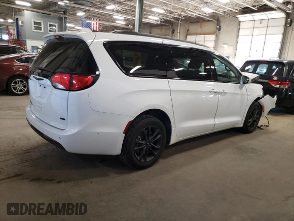 2020 Chrysler Pacifica Launch Edition z VIN 2C4RC3BG7LR263686, wystawiony jako Copart lot #43250555 z przebiegiem 84 807 mil mil oraz Szkody całkowita. Historia ofert i sprzedaży dostępna na DreamBid. Obrazek 3.