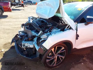 2019 Volvo XC40 Momentum with VIN YV4162XZ4K2006682, listed as a IAAI auction lot 40348423 with 65,301 mi miles and . Bid and sale history available at carsss.com. Image 6.