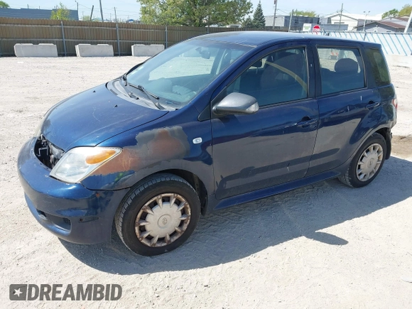 2006 Scion xA z VIN JTKKT624165010883, wystawiony jako IAAI lot #42238153 z przebiegiem 183 798 mil mil oraz . Historia ofert i sprzedaży dostępna na DreamBid. Obrazek 2.