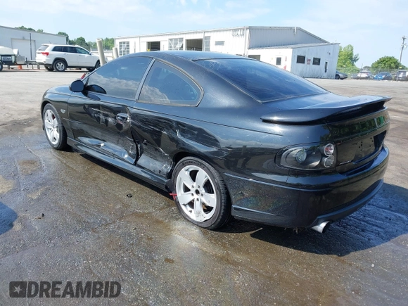 2005 Pontiac GTO z VIN 6G2VX12U85L367278, wystawiony jako IAAI lot #42140119 z przebiegiem 121 397 mil mil oraz . Historia ofert i sprzedaży dostępna na DreamBid. Obrazek 3.