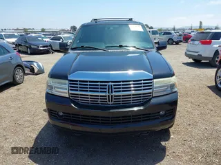 2011 Lincoln Navigator z VIN 5LMJJ2H57BEJ00298, wystawiony jako IAAI lot #42170739 z przebiegiem 175 692 mil mil oraz . Historia ofert i sprzedaży dostępna na DreamBid. Obrazek 12.