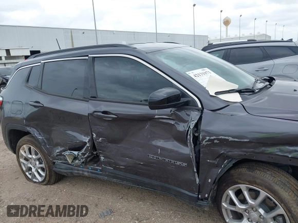 2024 Jeep Compass Latitude Lux с VIN 3C4NJDFN0RT164250, выставлен на аукционе IAAI как лот 42131071 с пробегом 1 493 миль миль и . История ставок и продаж доступна на DreamBid. Изображение 6.