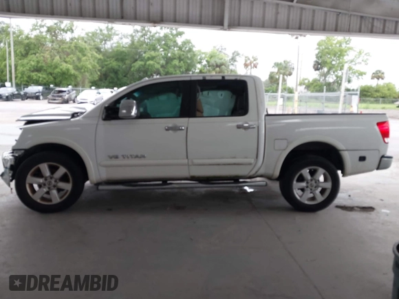 2015 Nissan Titan SV z VIN 1N6BA0ED1FN502929, wystawiony jako IAAI lot #42431227 z przebiegiem 138 394 mil mil oraz . Historia ofert i sprzedaży dostępna na DreamBid. Obrazek 14.