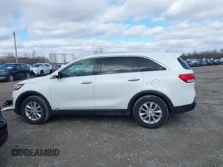 2018 Kia Sorento LX with VIN 5XYPGDA38JG426752, listed as a IAAI auction lot 41741931 with 45,912 mi miles. Bid and sale history available at carsss.com. Image 15.