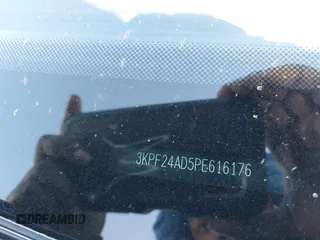2023 Kia Forte LXS z VIN 3KPF24AD5PE616176, wystawiony jako IAAI lot #41737752 z przebiegiem 21 526 mil mil oraz . Historia ofert i sprzedaży dostępna na DreamBid. Obrazek 9.