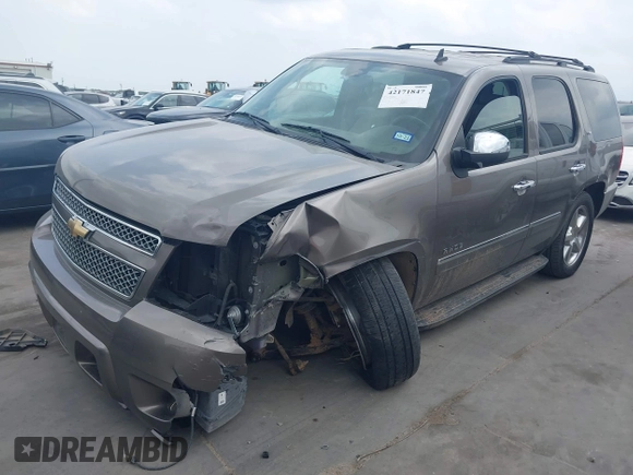 2011 Chevrolet Tahoe LTZ z VIN 1GNSCCE08BR394055, wystawiony jako IAAI lot #42171847 z przebiegiem 112 163 mil mil oraz . Historia ofert i sprzedaży dostępna na DreamBid. Obrazek 19.