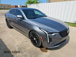 2021 Cadillac CT4 Premium Luxury z VIN 1G6DB5RK6M0147994, wystawiony jako Copart lot #59520245 z przebiegiem 15 866 mil mil oraz Tytuł czysty. Historia ofert i sprzedaży dostępna na DreamBid. Obrazek 1.