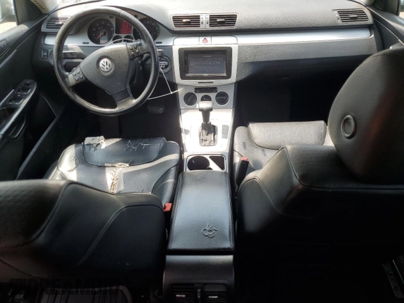 2008 Volkswagen Passat Komfort с VIN WVWAK73C68P082414, выставлен на аукционе Copart как лот 61903505 с пробегом 118 352 миль миль и Списание • Salvage title. История ставок и продаж доступна на DreamBid. Изображение 8.