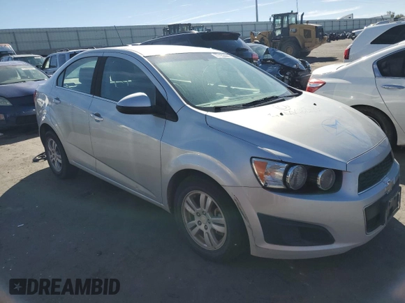 2016 Chevrolet Sonic LT z VIN 1G1JC5SH9G4180053, wystawiony jako Copart lot #77153444 z przebiegiem 72 482 mil mil oraz Nie do naprawy • Non repairable. Historia ofert i sprzedaży dostępna na DreamBid. Obrazek 4.