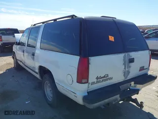 1996 GMC Suburban with VIN 1GDEC16R8TJ738647, listed as a IAAI auction lot 41688543 with 216,078 mi miles. Bid and sale history available at carsss.com. Image 3.