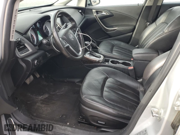 2015 Buick Verano Group z VIN 1G4PS5SK4F4169911, wystawiony jako Copart lot #50196645 z przebiegiem 167 579 mil mil oraz Szkoda całkowita • Salvage title. Historia ofert i sprzedaży dostępna na DreamBid. Obrazek 7.