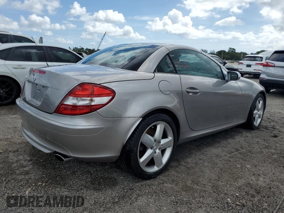 2005 Mercedes-Benz SLK 230/320 z VIN WDBWK56F95F039444, wystawiony jako Copart lot #59275854 z przebiegiem 100 681 mil mil oraz Szkoda całkowita • Salvage title. Historia ofert i sprzedaży dostępna na DreamBid. Obrazek 3.