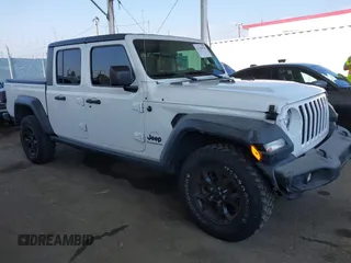 2020 Jeep Gladiator Sport S z VIN 1C6HJTAG3LL197401, wystawiony jako IAAI lot #42139750 z przebiegiem 47 336 mil mil oraz . Historia ofert i sprzedaży dostępna na DreamBid. Obrazek 1.