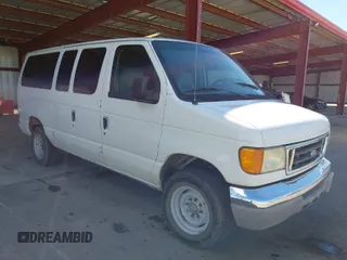 2005 Ford Econoline Passenger XL with VIN 1FBNE31L45HB23735, listed as a IAAI auction lot 41700427 with 241,456 mi miles. Bid and sale history available at carsss.com. Image 1.