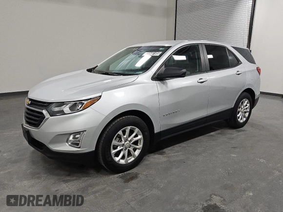 2020 Chevrolet Equinox LS z VIN 2GNAXFEV8L6197414, wystawiony jako Copart lot #55846185 z przebiegiem 105 418 mil mil oraz Czysty tytuł • Clean title. Historia ofert i sprzedaży dostępna na DreamBid. Obrazek 1.