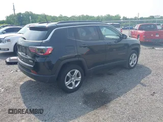 2023 Jeep Compass Altitude z VIN 3C4NJDBN3PT531113, wystawiony jako IAAI lot #42424849 z przebiegiem Nie podano mil oraz . Historia ofert i sprzedaży dostępna na DreamBid. Obrazek 4.