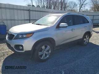 2013 Kia Sorento EX z VIN 5XYKUDA22DG335605, wystawiony jako Copart lot #47260645 z przebiegiem 175 314 mil mil oraz Szkoda całkowita • Salvage title. Historia ofert i sprzedaży dostępna na DreamBid. Obrazek 1.