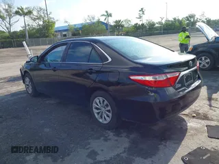 2017 Toyota Camry XLE z VIN 4T1BF1FK1HU805219, wystawiony jako IAAI lot #42199342 z przebiegiem 133 102 mil mil oraz . Historia ofert i sprzedaży dostępna na DreamBid. Obrazek 3.