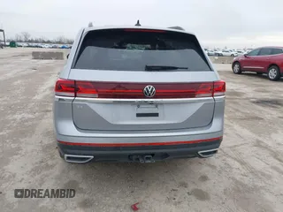 2024 Volkswagen Atlas SE z VIN 1V2JR2CA1RC537982, wystawiony jako IAAI lot #41429786 z przebiegiem 33 846 mil mil oraz . Historia ofert i sprzedaży dostępna na DreamBid. Obrazek 16.
