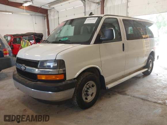 2016 Chevrolet Express Passenger LT with VIN 1GAZGMFG6G1222747, listed as a IAAI auction lot 42569502 with 191,178 mi miles and . Bid and sale history available at DreamBid. Image 17.