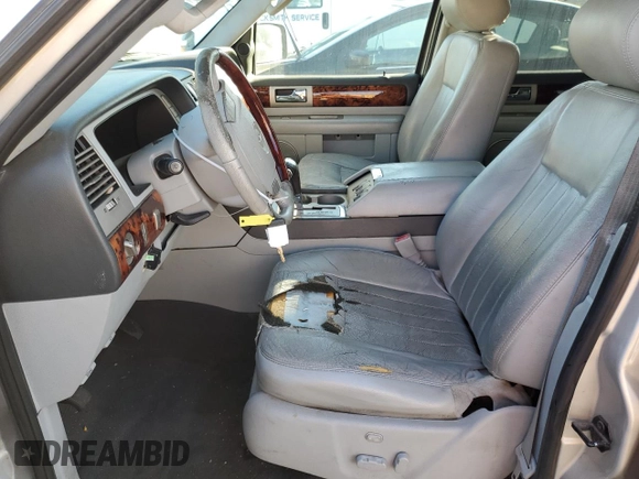2005 Lincoln Navigator Luxury z VIN 5LMFU27545LJ04257, wystawiony jako Copart lot #79087484 z przebiegiem 160 321 mil mil oraz Czysty tytuł • Clean title. Historia ofert i sprzedaży dostępna na DreamBid. Obrazek 7.