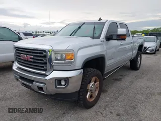 2016 GMC Sierra 2500HD SLT z VIN 1GT12TE89GF183548, wystawiony jako IAAI lot #40476400 z przebiegiem 203 148 mil mil oraz . Historia ofert i sprzedaży dostępna na DreamBid. Obrazek 2.