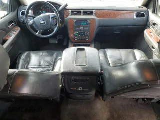 2007 Chevrolet Suburban LTZ with VIN 1GNFK16377J298439, listed as a Copart auction lot 55243665 with 270,387 mi miles and Salvage title. Bid and sale history available at DreamBid. Image 8.