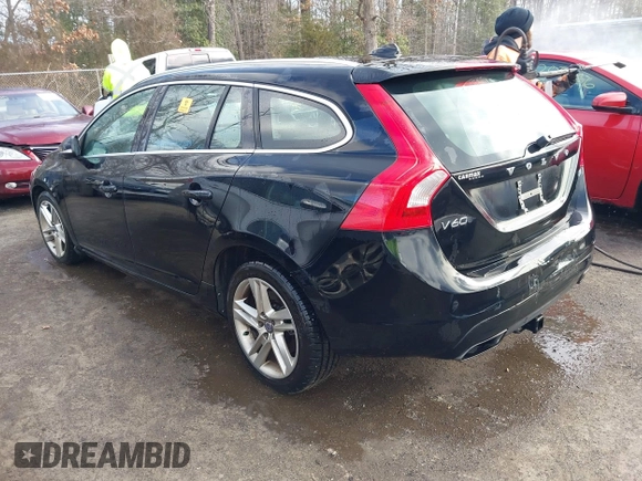 2015 Volvo V60 T5 Drive-E Premier z VIN YV140MEK3F1267715, wystawiony jako IAAI lot #41227560 z przebiegiem 102 244 mil mil oraz . Historia ofert i sprzedaży dostępna na DreamBid. Obrazek 3.